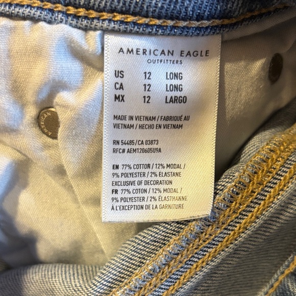 American Eagle Outfitters Light Blue Cropped Jeans - Picture 2 of 2
